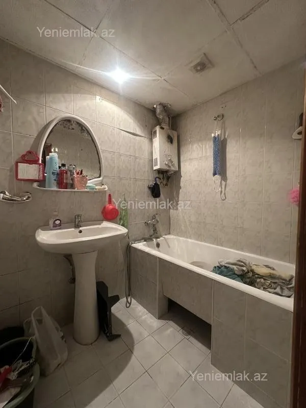 Satılır 2 otaqlı köhnə tikili 65 m²
