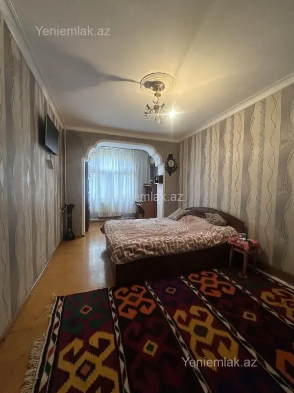 Satılır 2 otaqlı köhnə tikili 65 m²