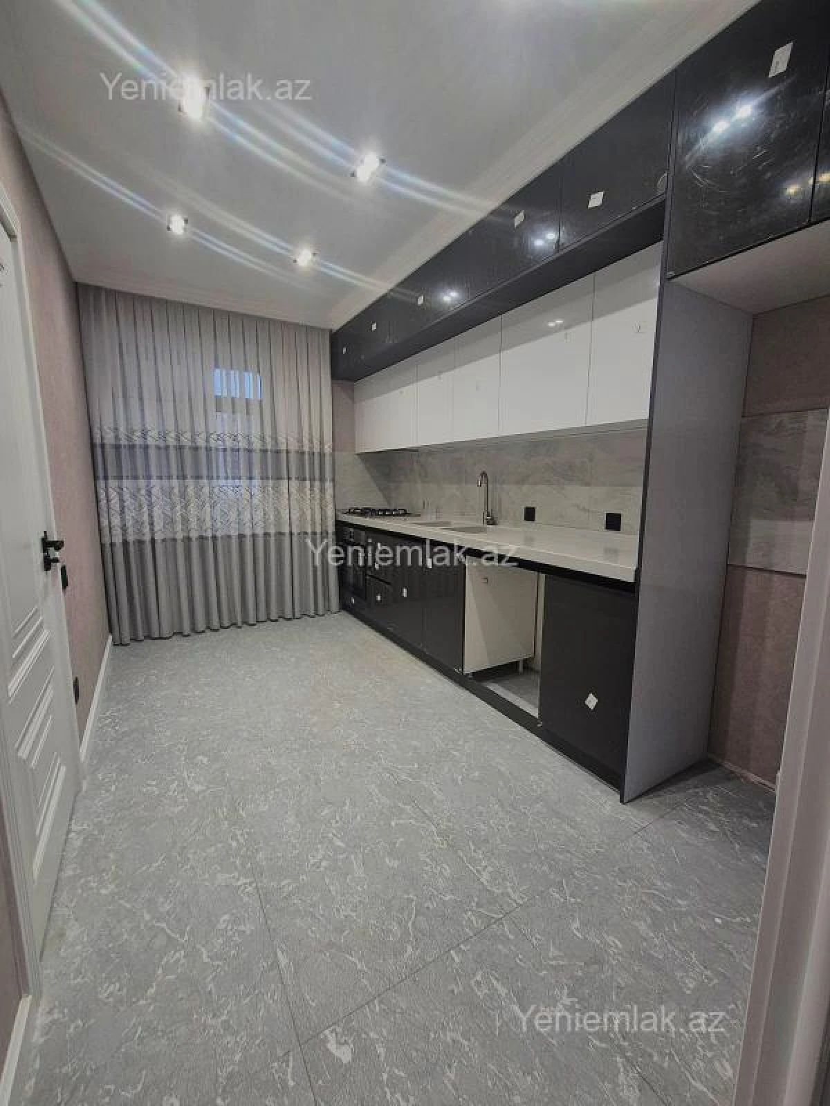 Satılır 3 otaqlı köhnə tikili 80 m²