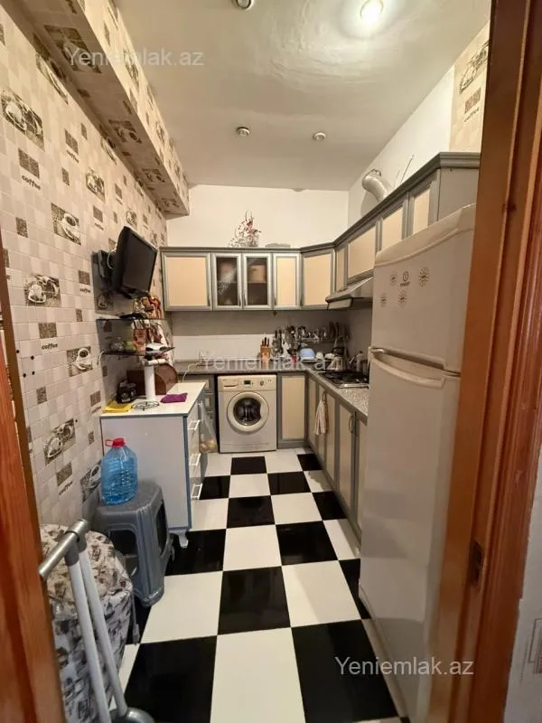 Satılır 2 otaqlı köhnə tikili 60 m²