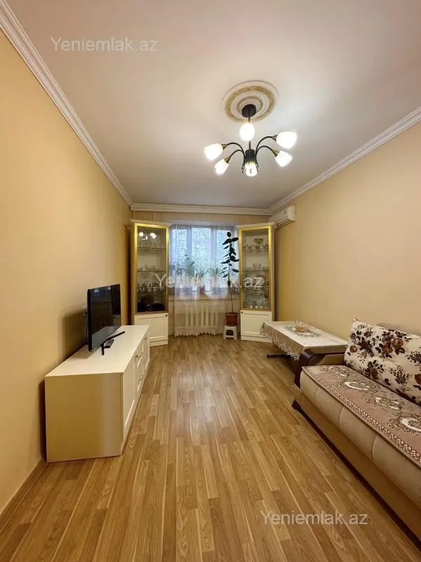 Satılır 3 otaqlı köhnə tikili 80 m²