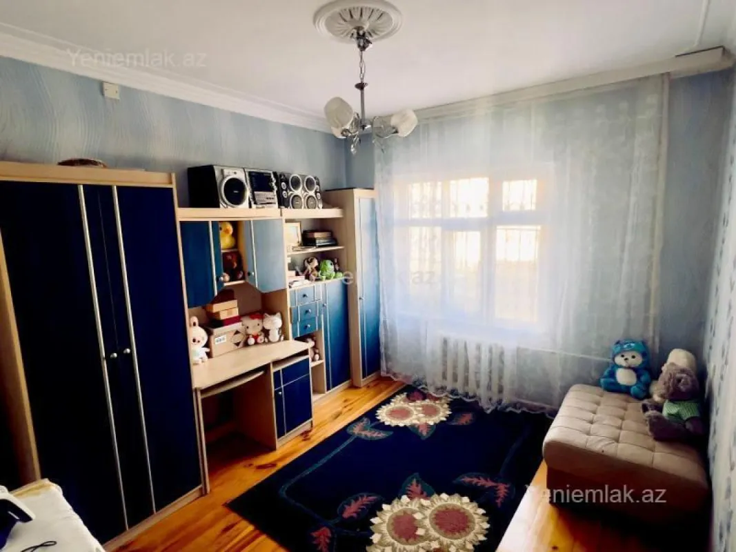Satılır 4 otaqlı köhnə tikili 105 m²