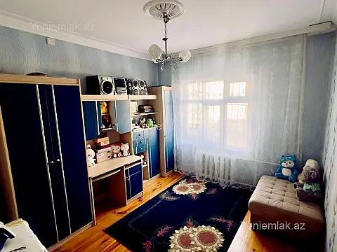 Satılır 4 otaqlı köhnə tikili 105 m²