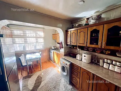 Satılır 4 otaqlı köhnə tikili 105 m²