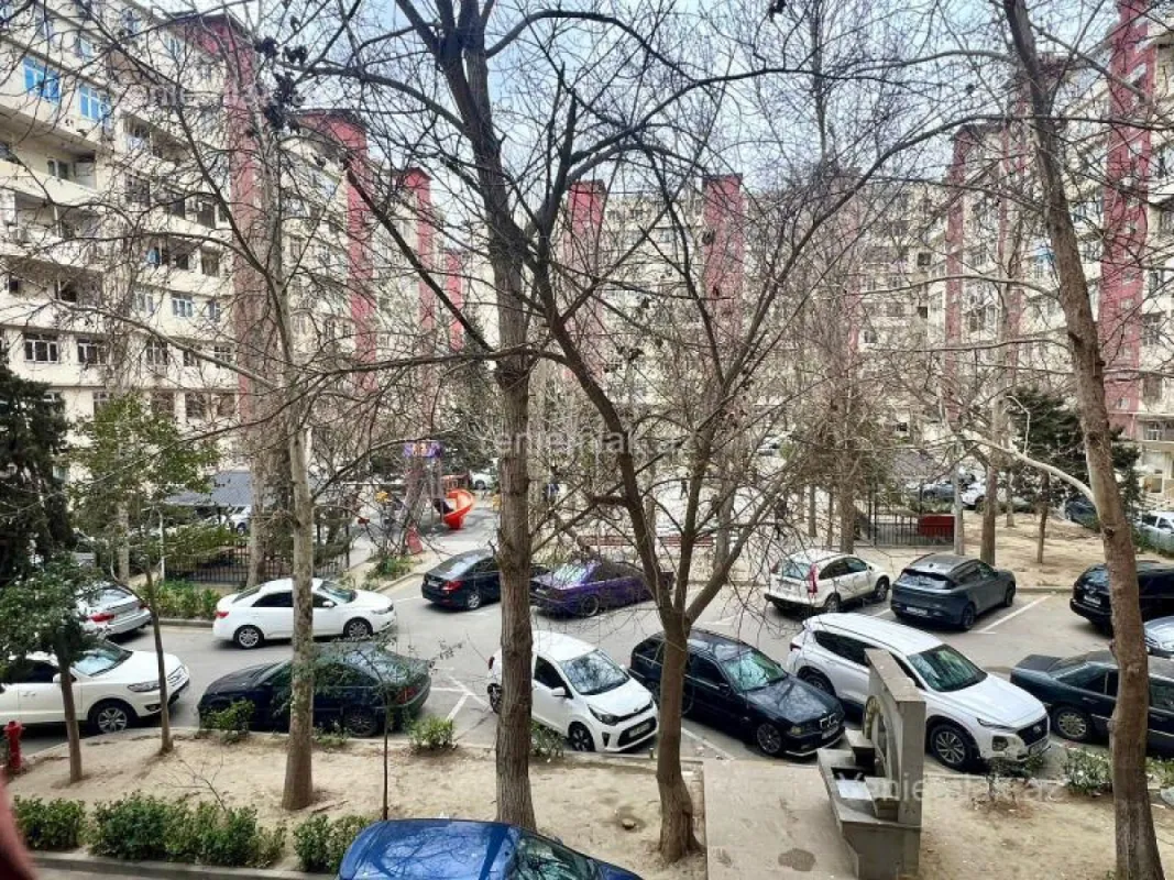 Satılır 4 otaqlı köhnə tikili 105 m²