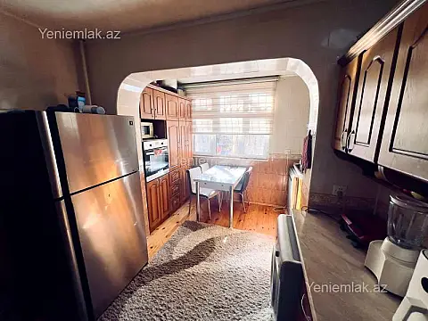 Satılır 4 otaqlı köhnə tikili 105 m²