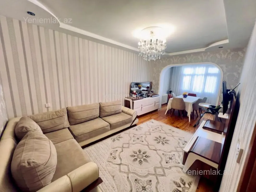 Satılır 4 otaqlı köhnə tikili 105 m²