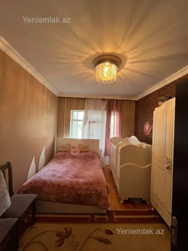 Satılır 2 otaqlı köhnə tikili 60 m²