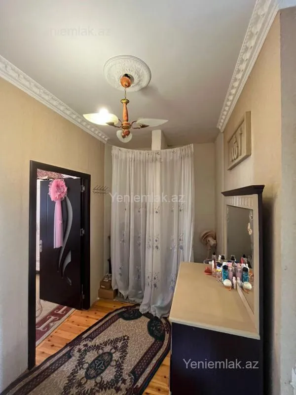 Satılır 2 otaqlı köhnə tikili 60 m²