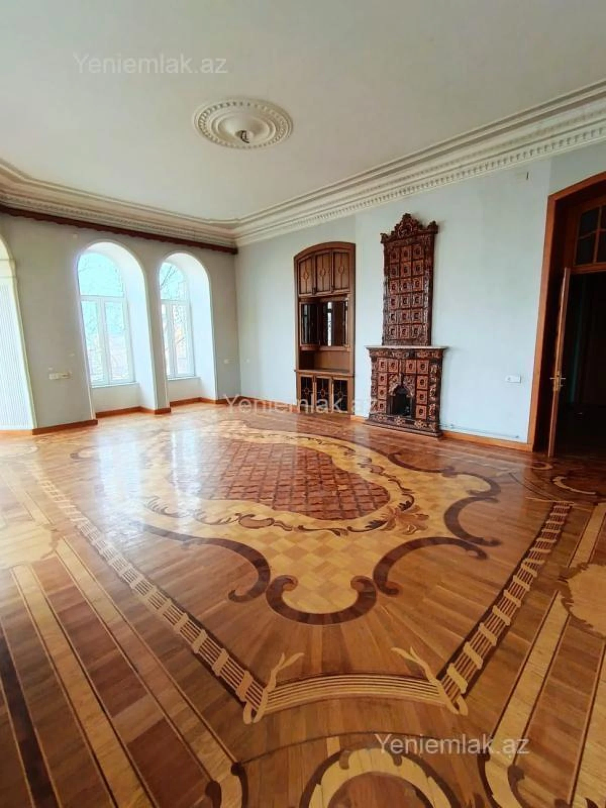 Satılır 4 otaqlı köhnə tikili 180 m²