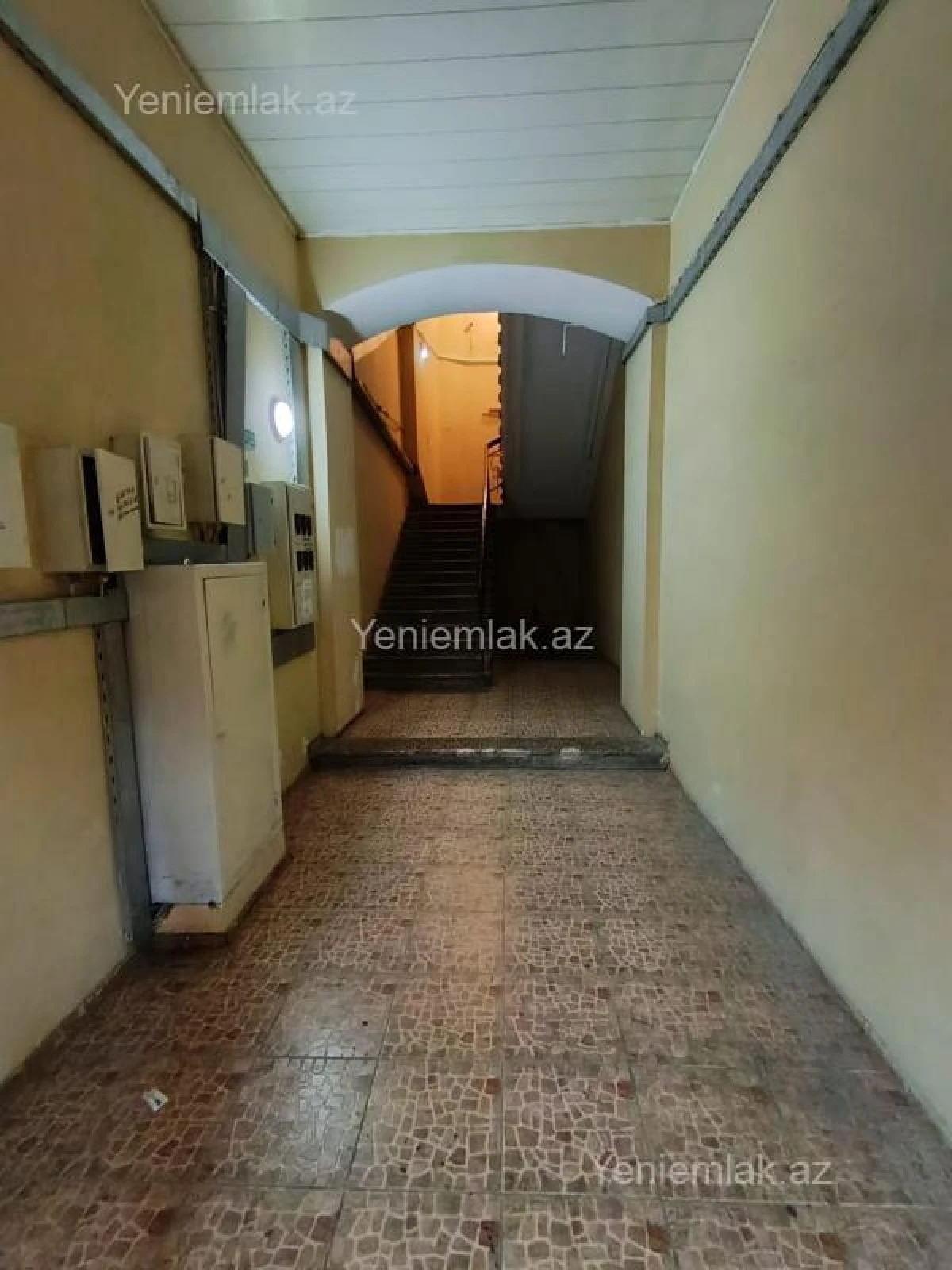 Satılır 4 otaqlı köhnə tikili 180 m²