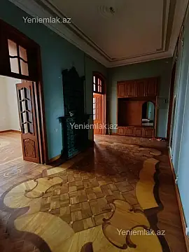 Satılır 4 otaqlı köhnə tikili 180 m²