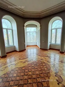 Satılır 4 otaqlı köhnə tikili 180 m²