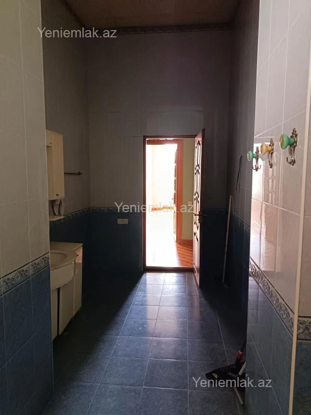 Satılır 4 otaqlı köhnə tikili 180 m²