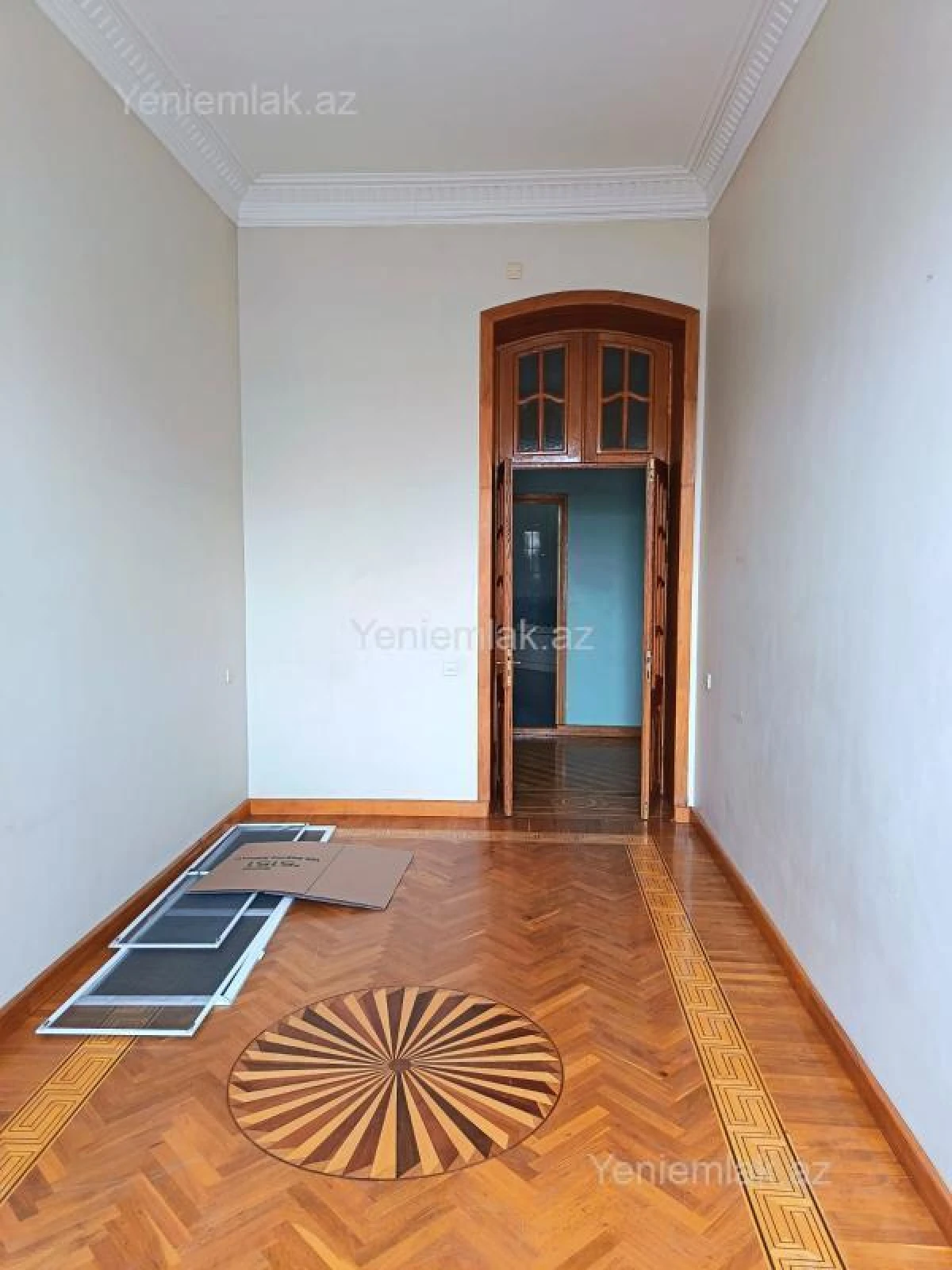 Satılır 4 otaqlı köhnə tikili 180 m²