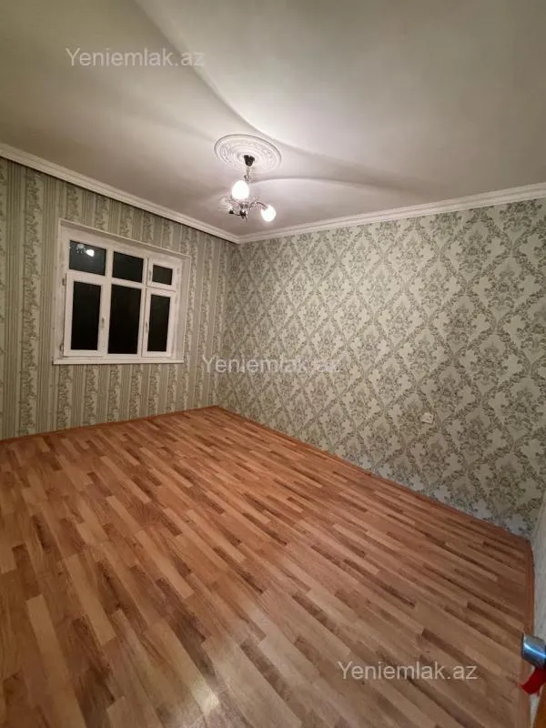 Satılır 2 otaqlı köhnə tikili 60 m²