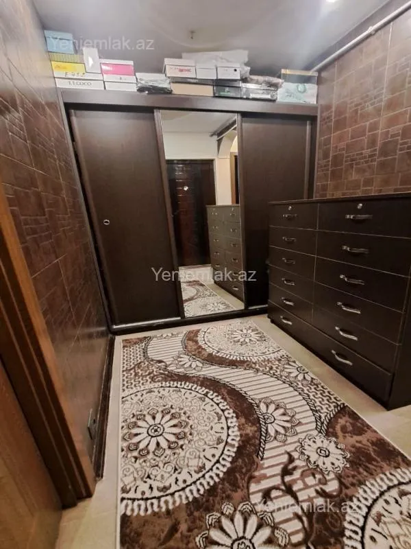 Satılır 9 otaqlı köhnə tikili 60 m²
