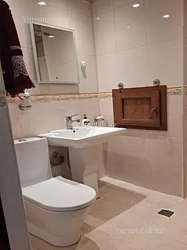 Satılır 9 otaqlı köhnə tikili 60 m²