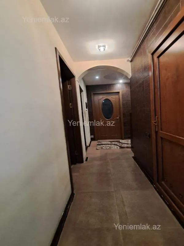 Satılır 9 otaqlı köhnə tikili 60 m²