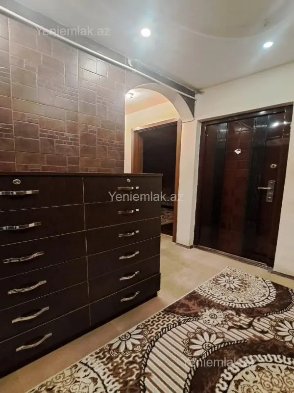 Satılır 9 otaqlı köhnə tikili 60 m²