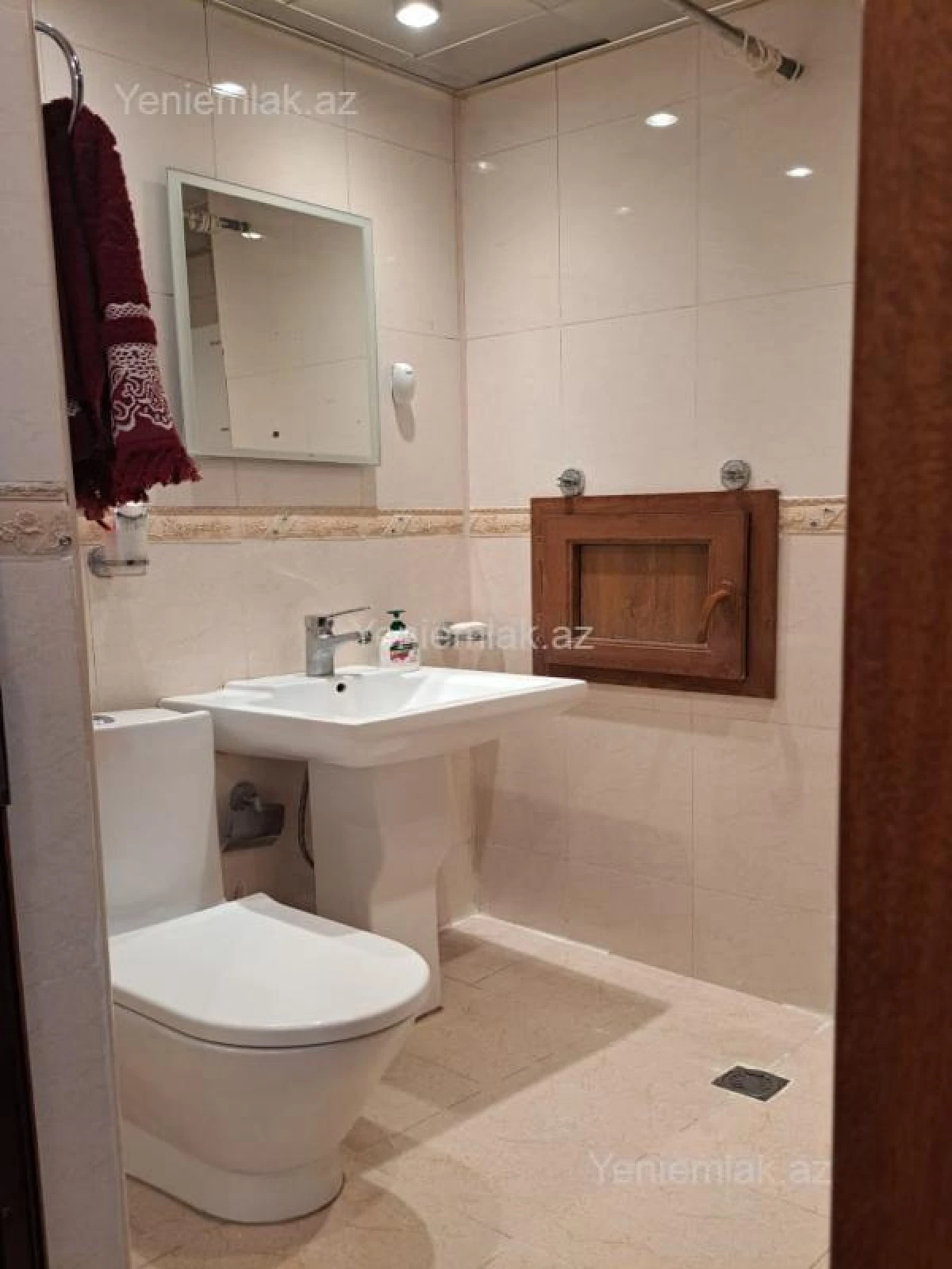 Satılır 9 otaqlı köhnə tikili 60 m²