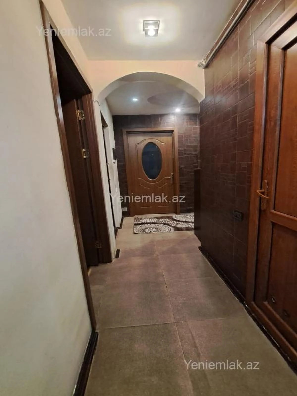 Satılır 9 otaqlı köhnə tikili 60 m²