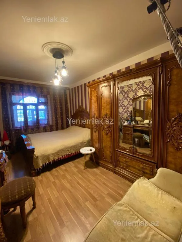 Satılır 5 otaqlı köhnə tikili 120 m²