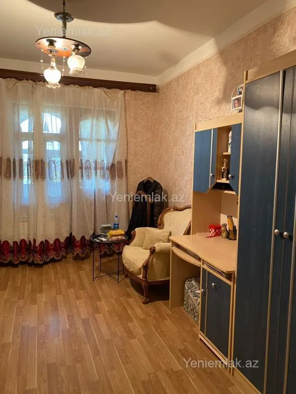 Satılır 5 otaqlı köhnə tikili 120 m²