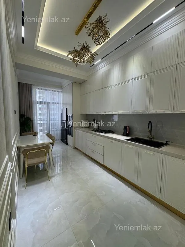 Satılır 3 otaqlı köhnə tikili 95 m²