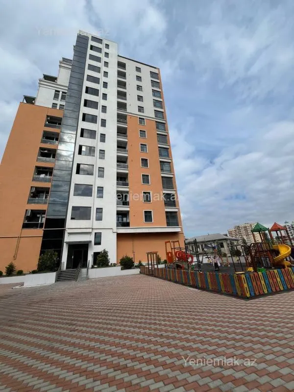 Satılır 3 otaqlı yeni tikili 130 m²
