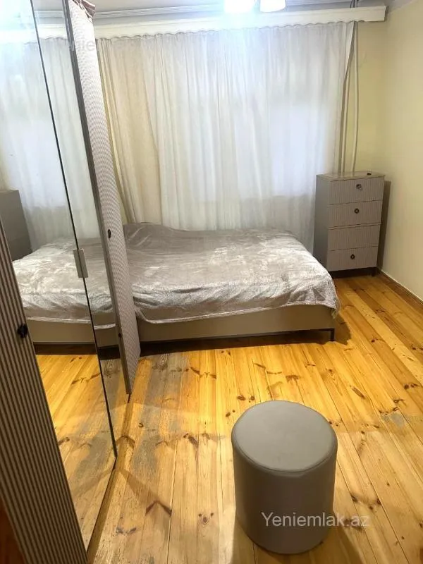 Satılır 5 otaqlı köhnə tikili 120 m²