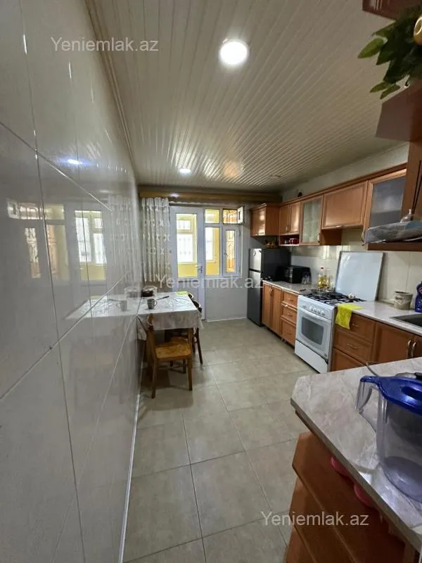 Satılır 5 otaqlı köhnə tikili 120 m²