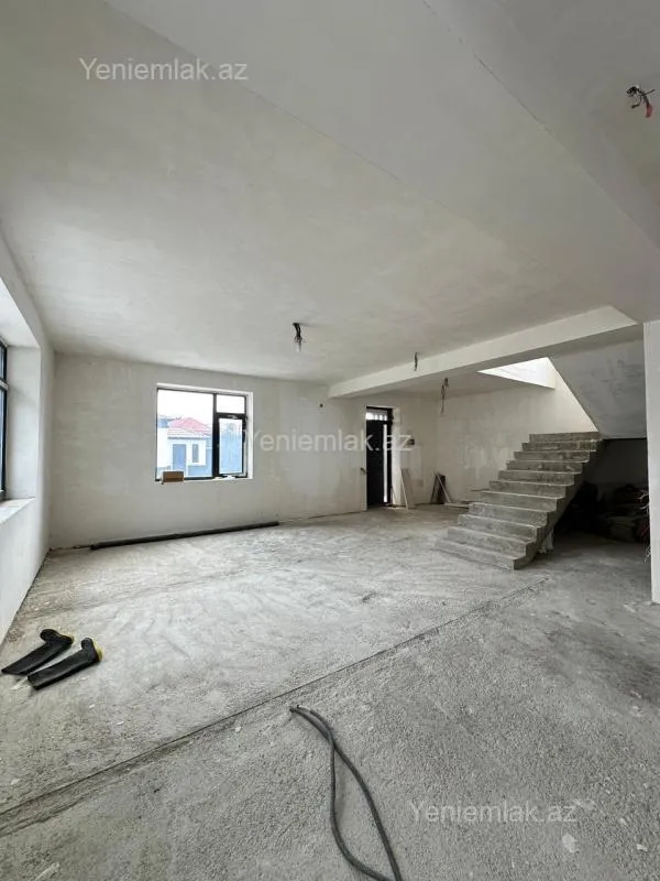 Satılır 4 otaqlı həyət evi 300 m²