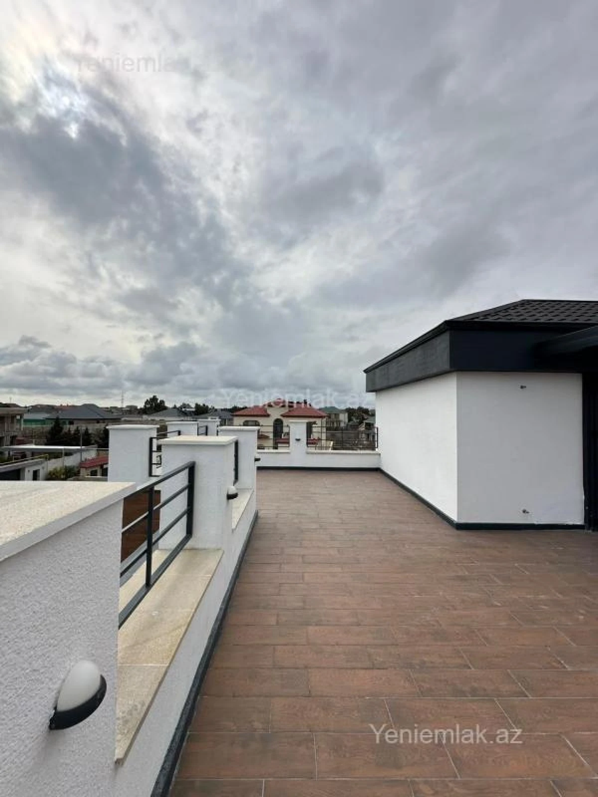 Satılır 4 otaqlı həyət evi 300 m²