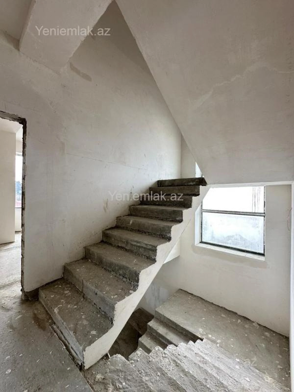 Satılır 4 otaqlı həyət evi 300 m²