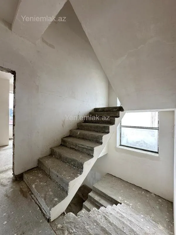 Satılır 4 otaqlı həyət evi 300 m²