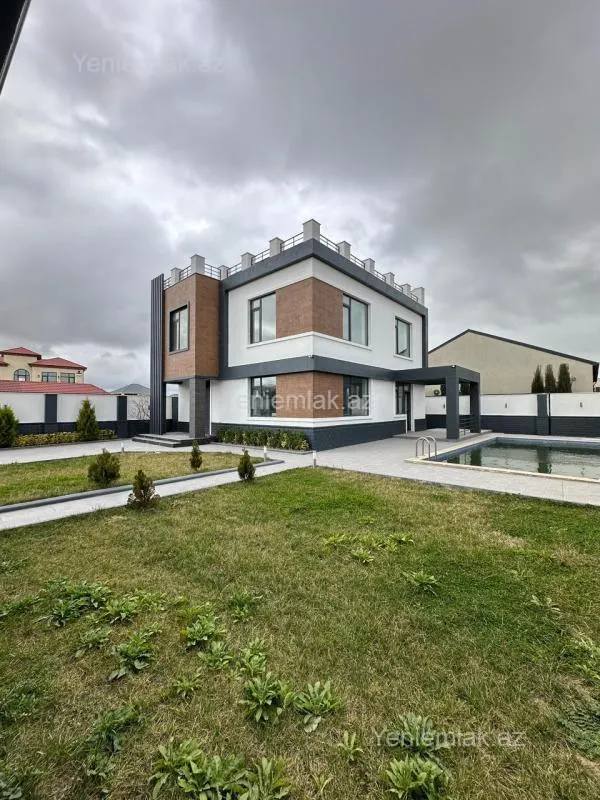 Satılır 4 otaqlı həyət evi 300 m²