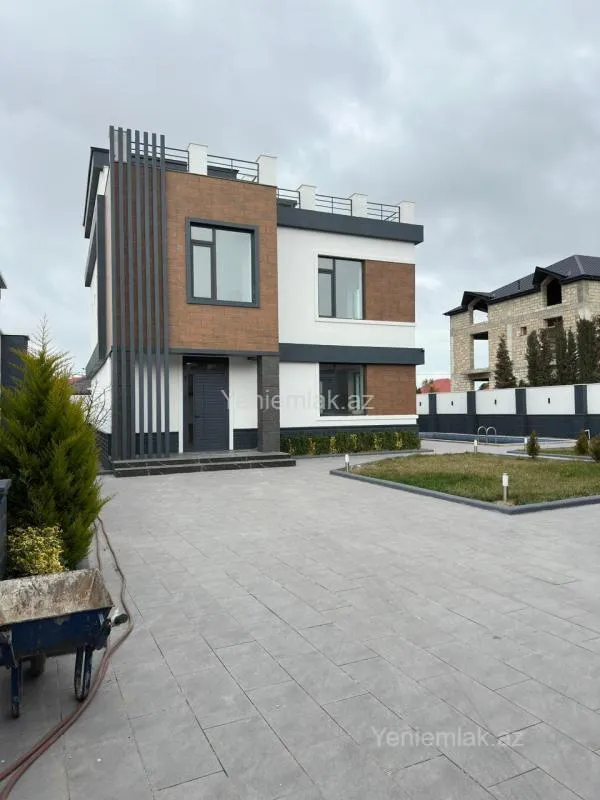Satılır 4 otaqlı həyət evi 300 m²