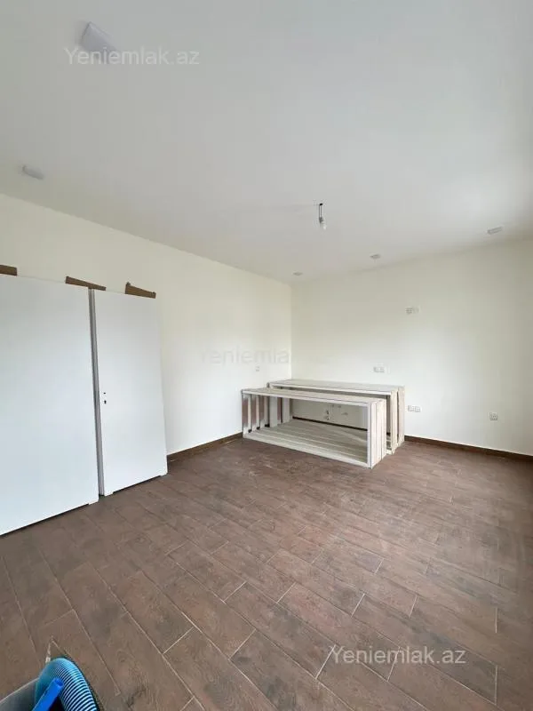 Satılır 4 otaqlı həyət evi 300 m²