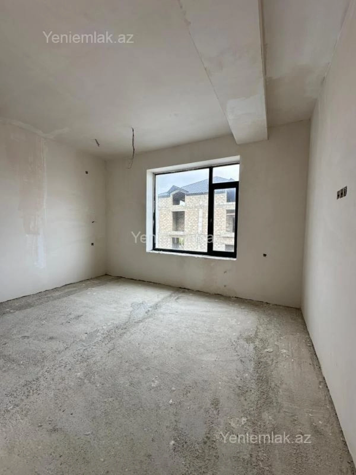 Satılır 4 otaqlı həyət evi 300 m²