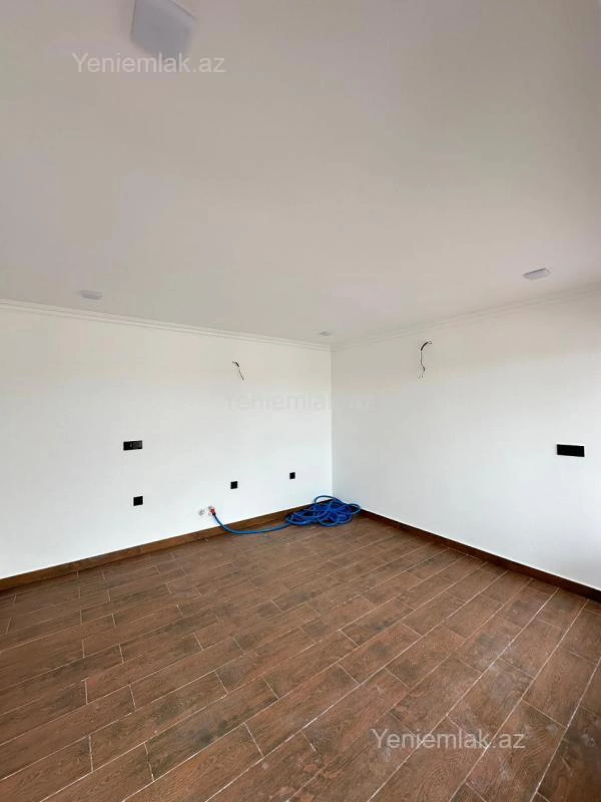 Satılır 4 otaqlı həyət evi 300 m²