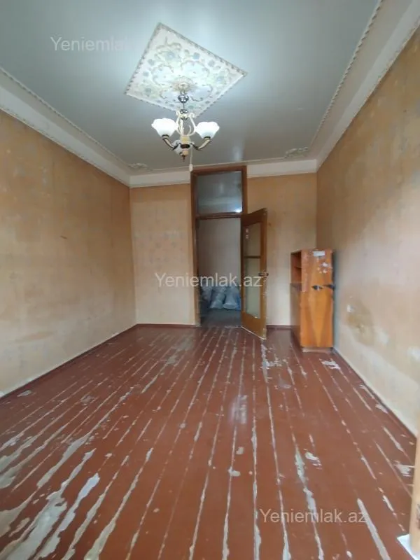 Satılır 3 otaqlı köhnə tikili 85 m²