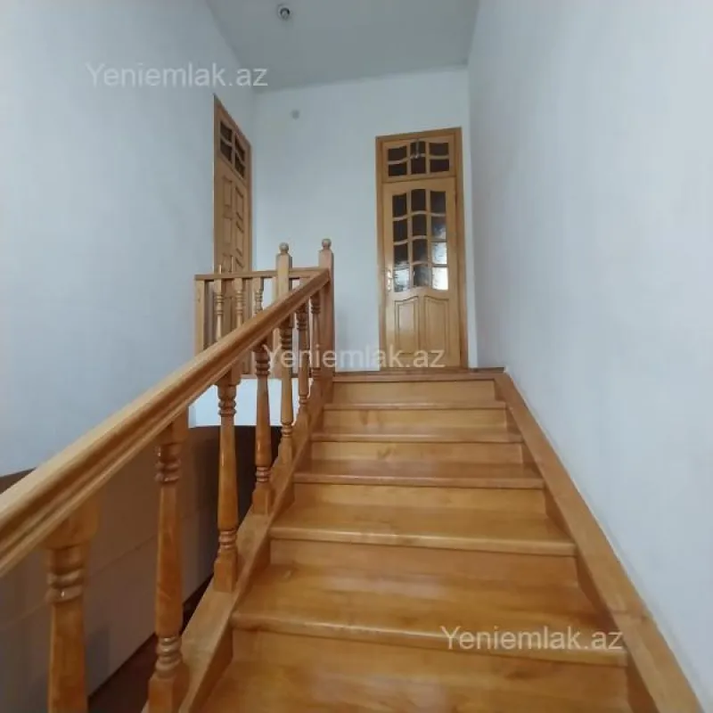 Satılır 4 otaqlı həyət evi 240 m²
