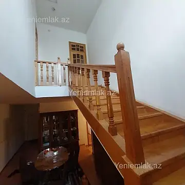 Satılır 4 otaqlı həyət evi 240 m²