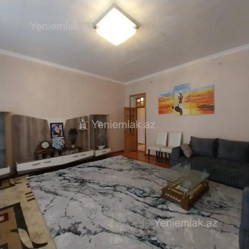 Satılır 4 otaqlı həyət evi 240 m²
