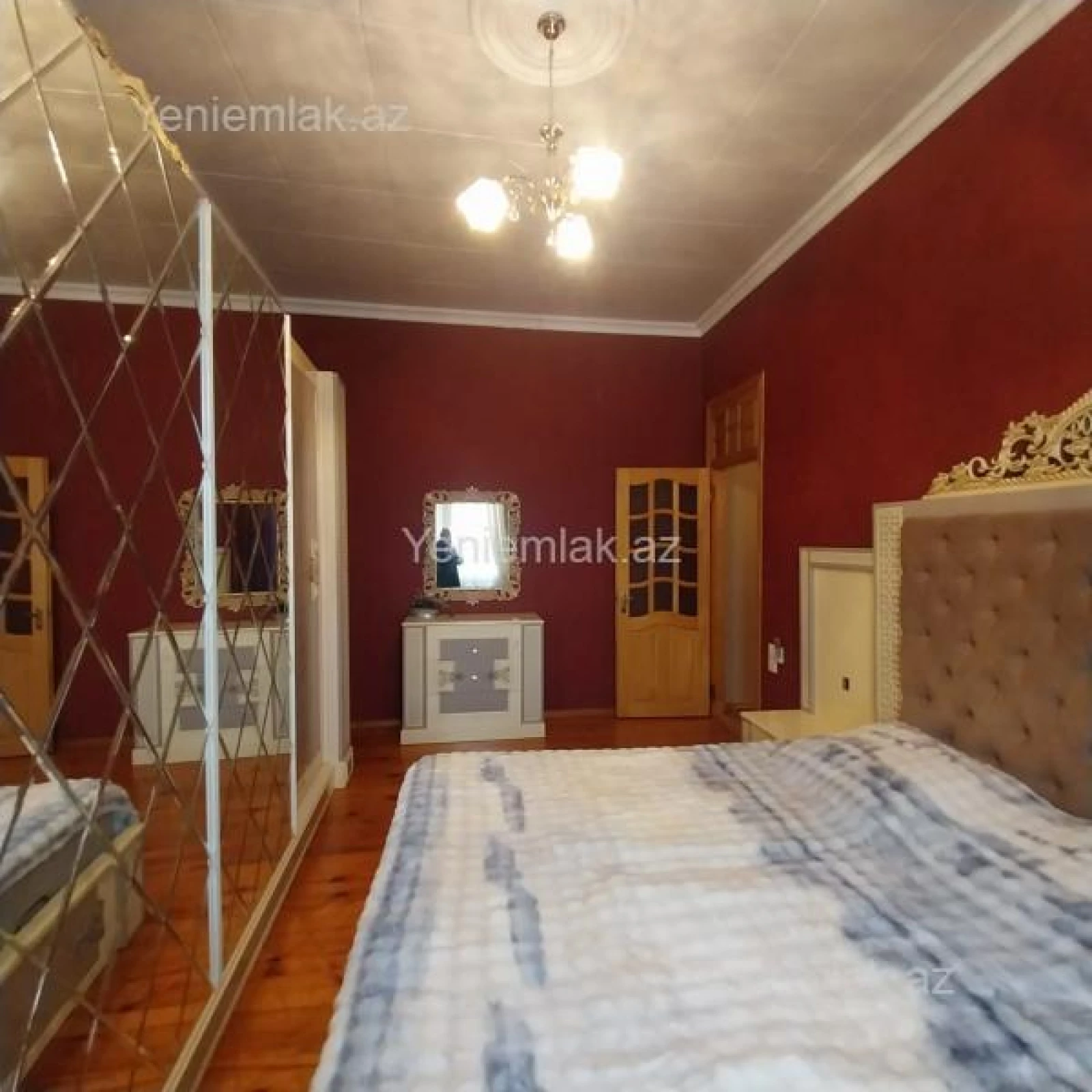 Satılır 4 otaqlı həyət evi 240 m²