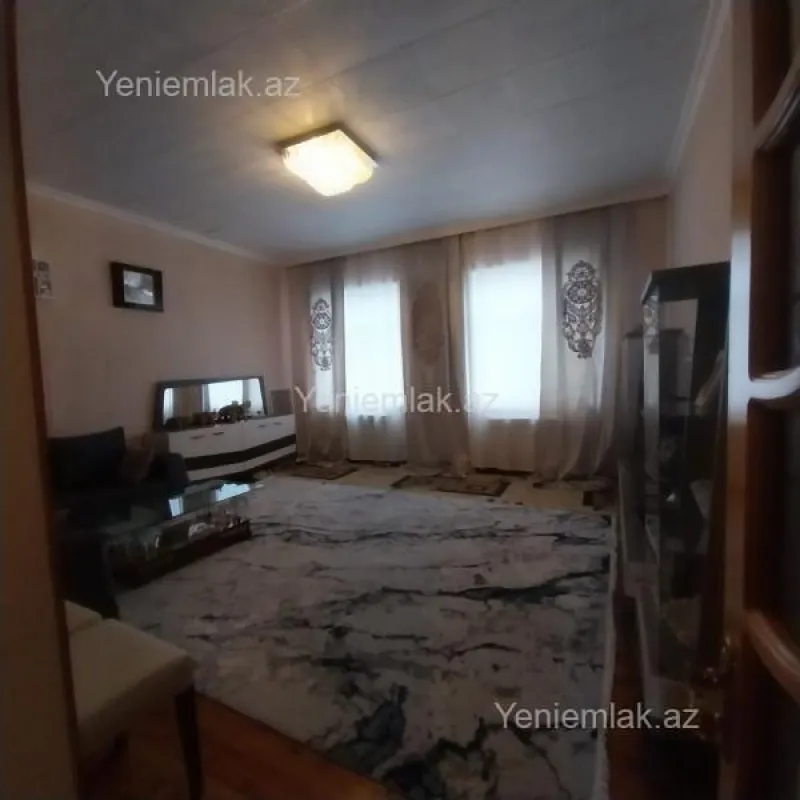 Satılır 4 otaqlı həyət evi 240 m²