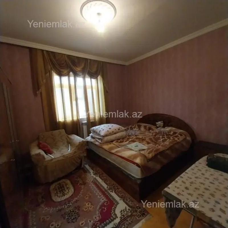 Satılır 4 otaqlı həyət evi 240 m²