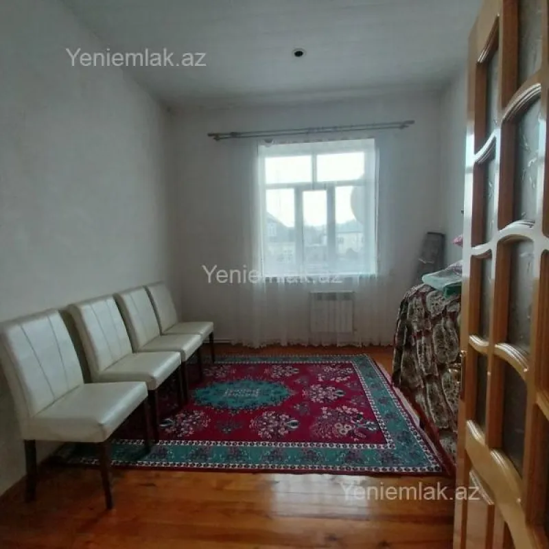 Satılır 4 otaqlı həyət evi 240 m²