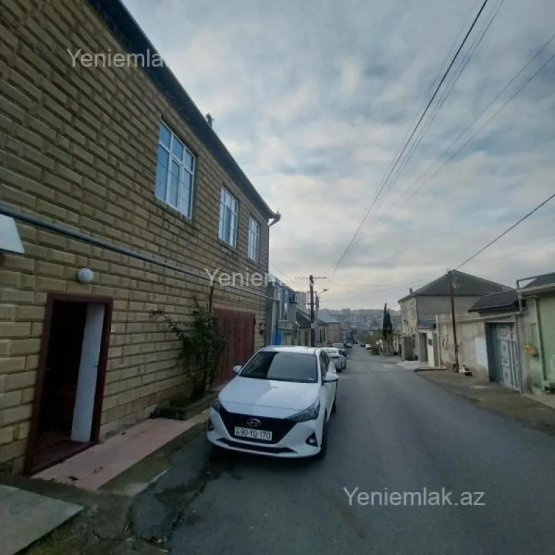 Satılır 4 otaqlı həyət evi 240 m²
